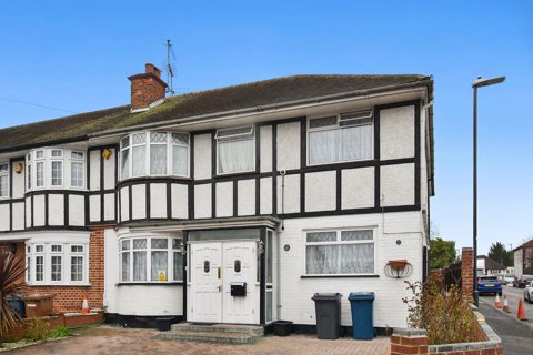 37 Sandringham Crescent, South Harrow