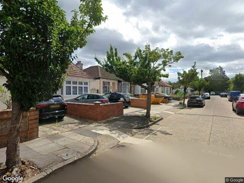 16 Curtis Road, Whitton