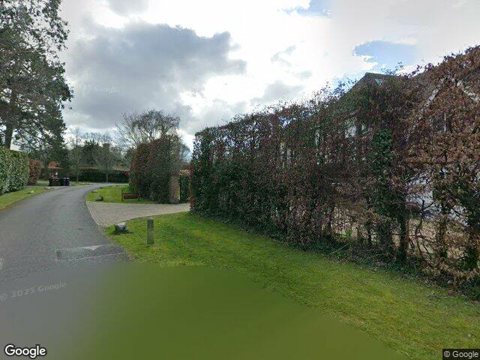 33 Abbotswood, Guildford