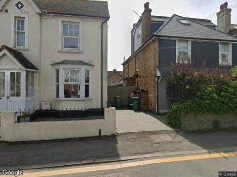 15 Seabrook, Hythe